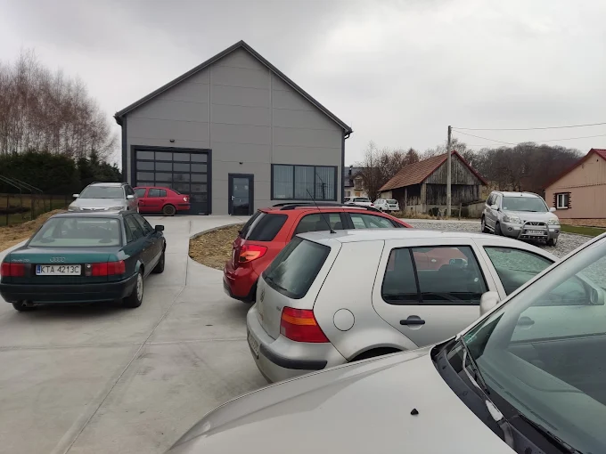 Budynek warsztatu SpecCar w Pleśnej